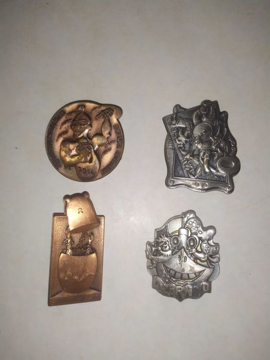 Значки со Швейцарских фестивалей Fasnacht.