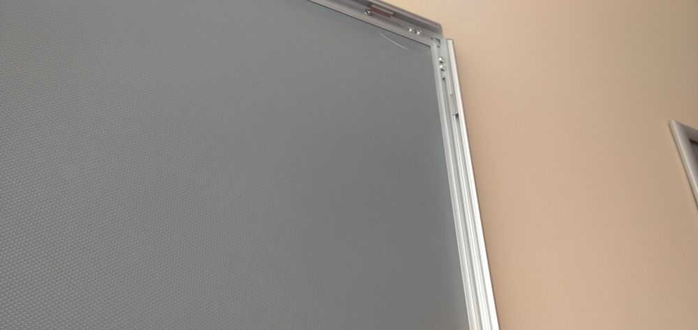 Tablica reklamowa wymienne plakaty