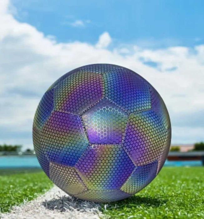 Світловідбиваючий футбольний м'яч для асфальту та трави
ламінований