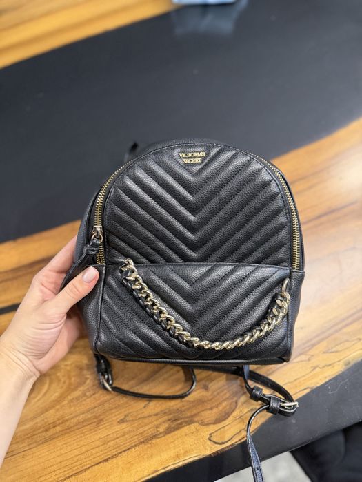 Рюкзак орігінал у хорошому  стані була одягенна пару разів