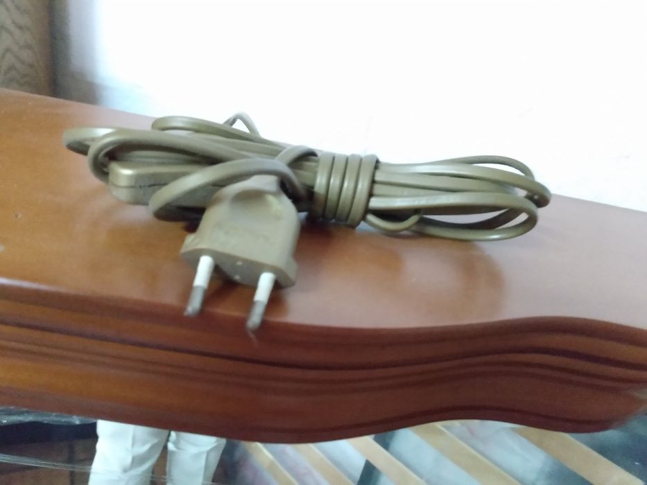 Magnífico espelho em cerejeira