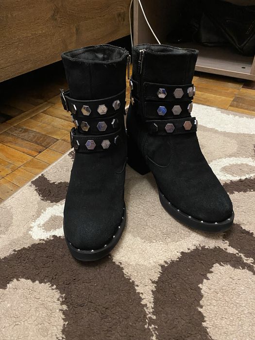 Жіноче взуття ботинки зимові, шкіряне замш 39