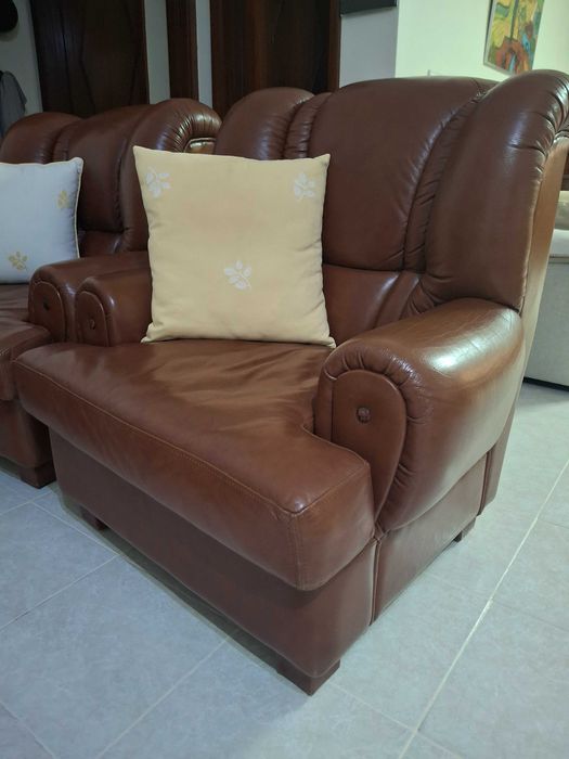 Sofá em couro castanho como NOVO