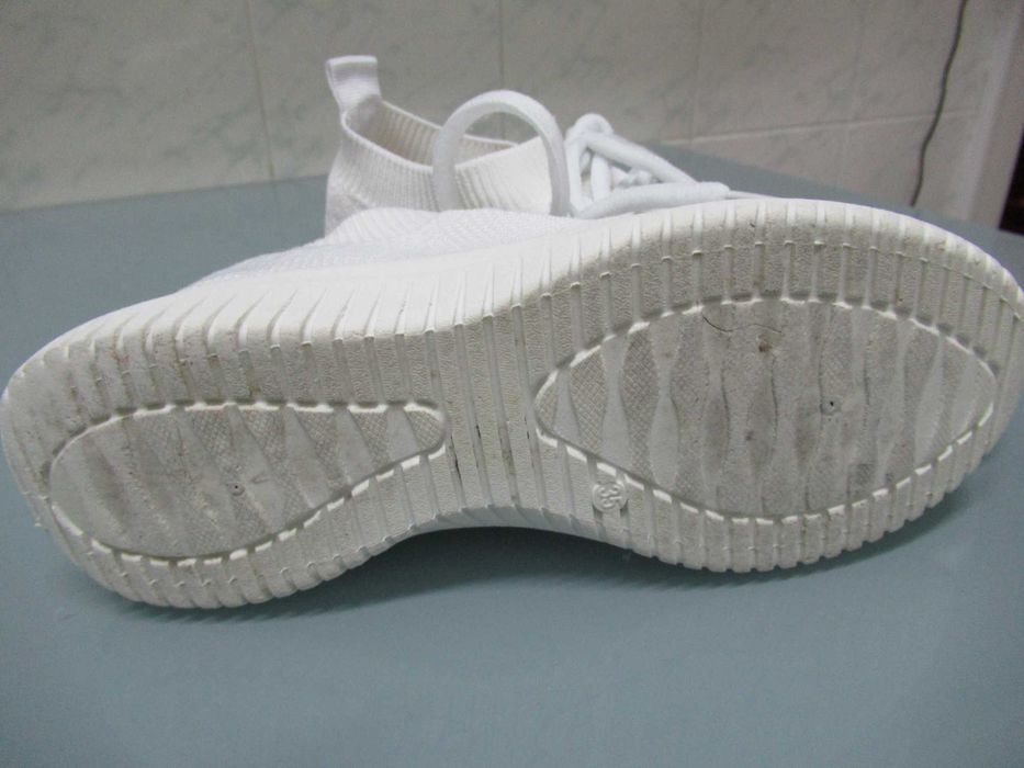 Sapatilhas de senhora, tamº 35, cinza claro