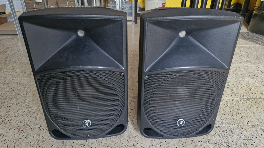 Colunas Mackie Thump 12 + tripés