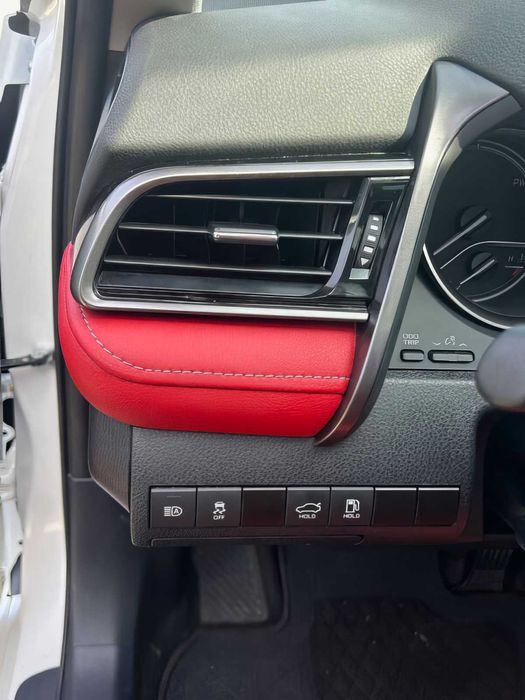 Toyota Camry      2024