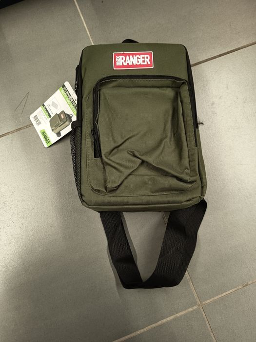 Nowy zielony plecak wędkarski z pojemnikami do sortowania