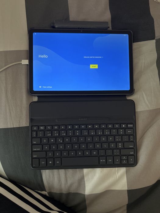 Tablet TCL com teclado e caneta