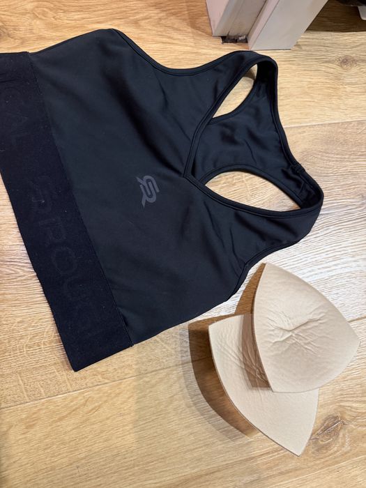 Czarny top z wkładkami push up s rough radical
