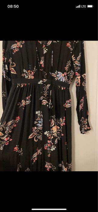 Długa sukienka Stradivarius