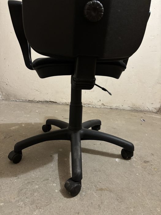 Fotel biurowy obrotowy