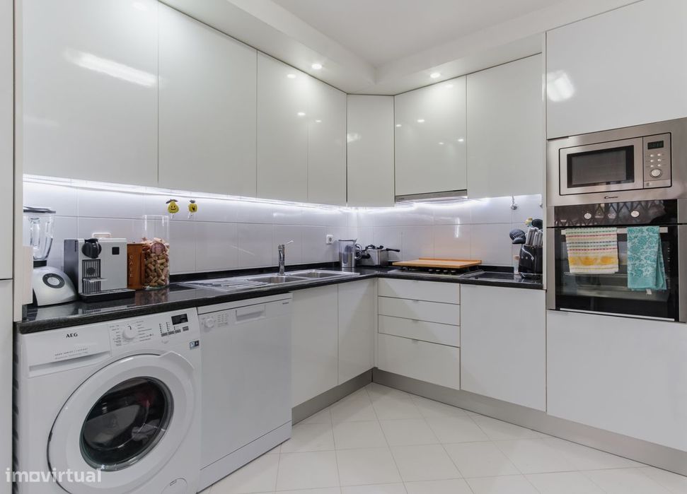Apartamento T1 Remodelado em Massamá | Zona Central e com Elevador
