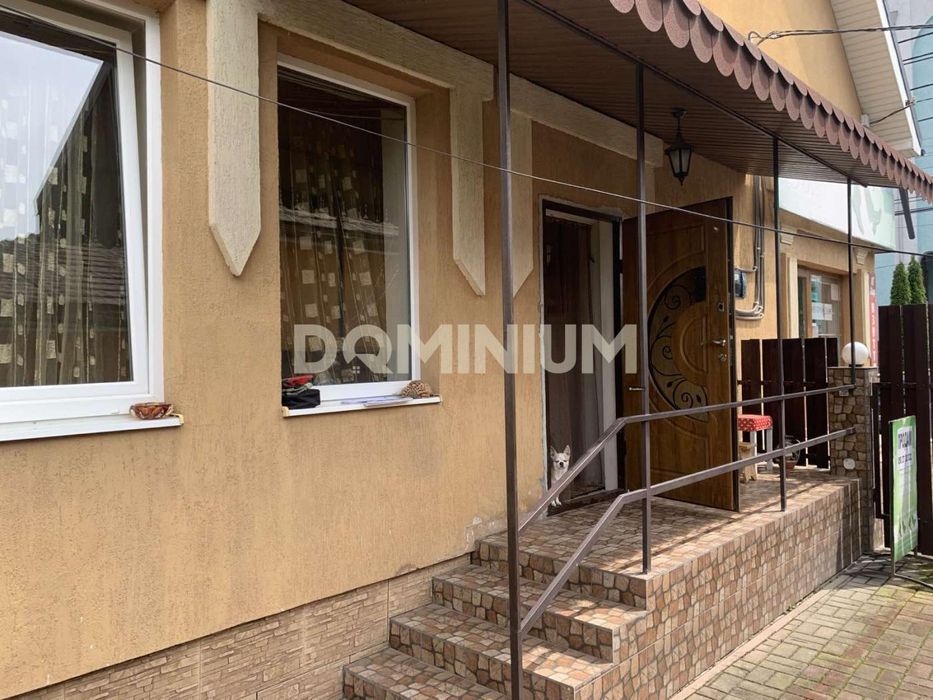 Продається будинок з діючим магазином у самому серці м.Виноградів
