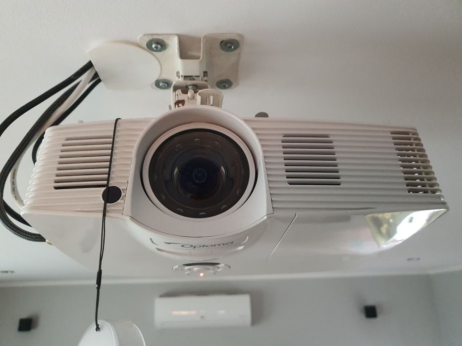 Projektor krótkiego rzutu. Optoma GT1080 + Duży ekran projekcyjny.
