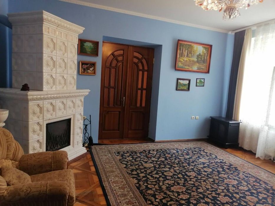 Продпж квартири в центрі міста !