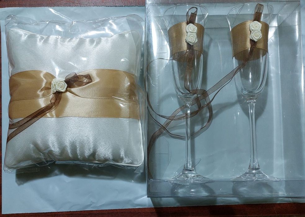 Poduszka na obrączki + kieliszki do szampana kompet