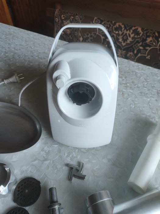 Електро мясорорубка Saturn st-fp 0094k.