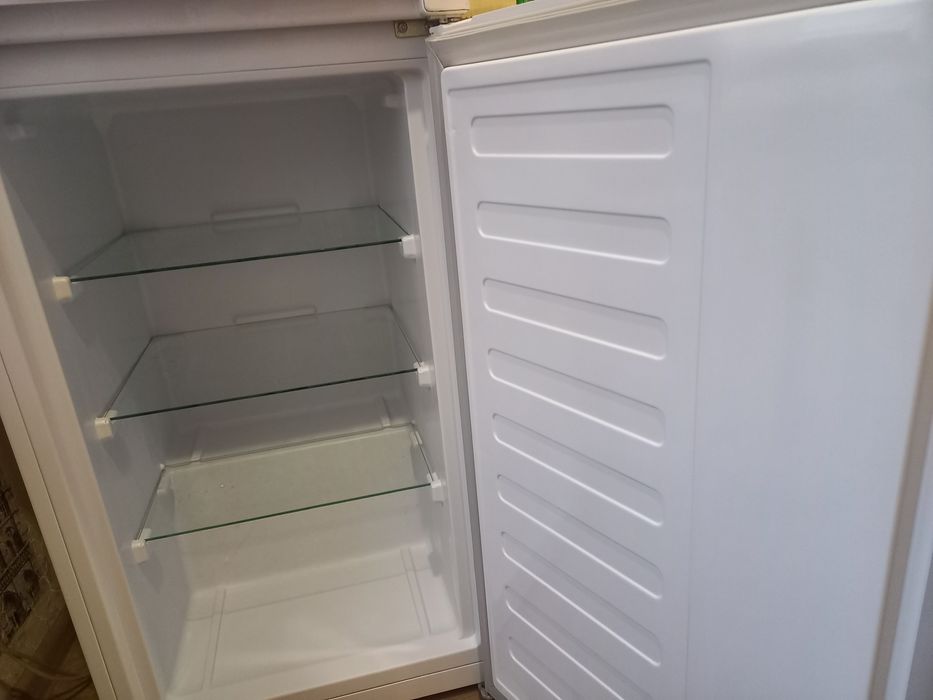 Продам холодильник BEKO. Б/у. Рабочий на половину.