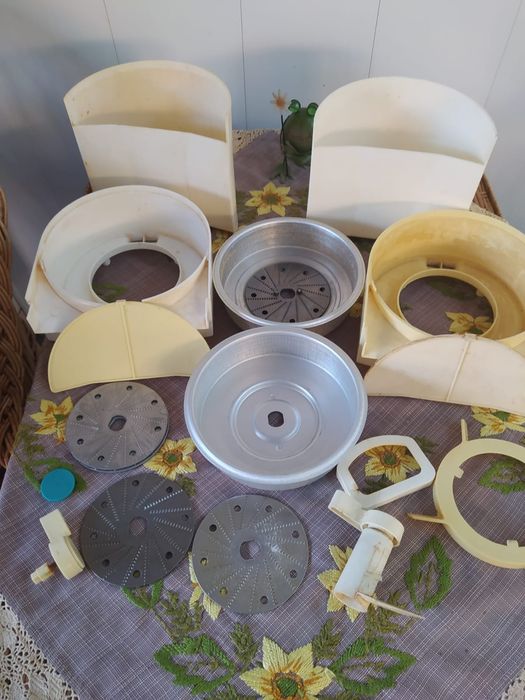 Продам по запчастям соковыжималку "Росинка" 106