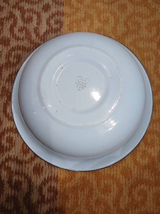 Продам емальовану миску