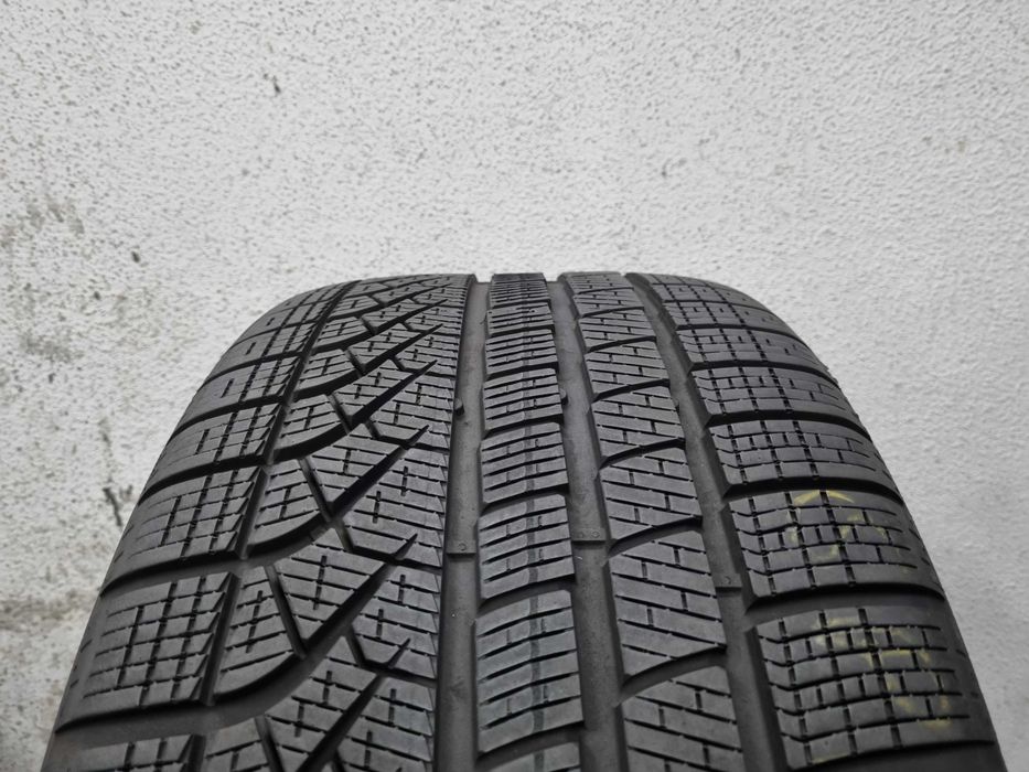 275/40/19 105H Pirelli Pzero Winter * MO D.2724