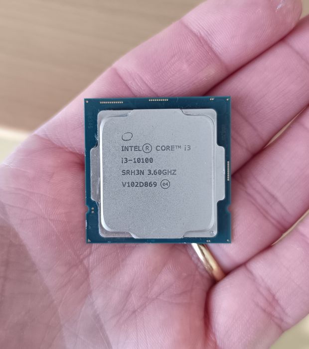 Intel Core i3-10100 – 4 Cores / 8 Threads – Excelente estado