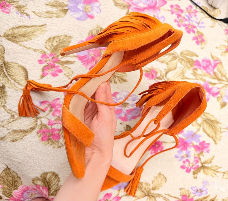 Гарні поморанчеві підбори