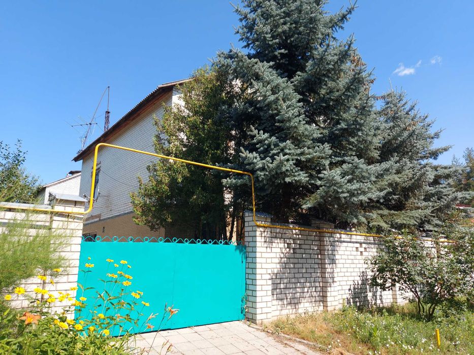 Продам дом 298 кв.м в 200 м от реки и 50 м от леса