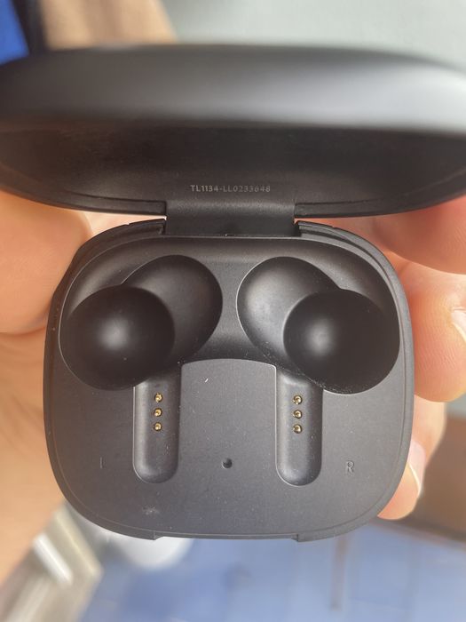 Carregador Portátil JBL LIVE PRO+ para Auriculares
