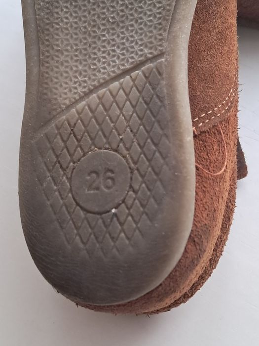 Sapatos de camurça 26