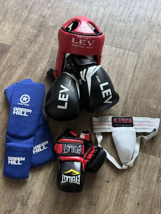 Шолом,перчатки,захист