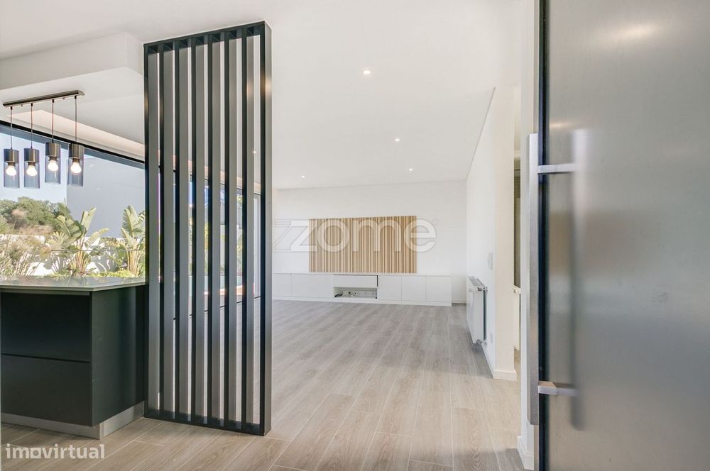 Moradia T3 com Piscina e Jardim no Zambujeiro – Alcabideche