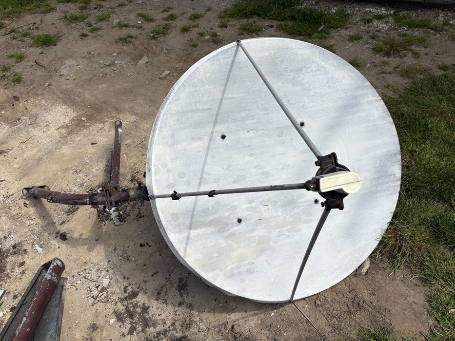 Antena satelitarna