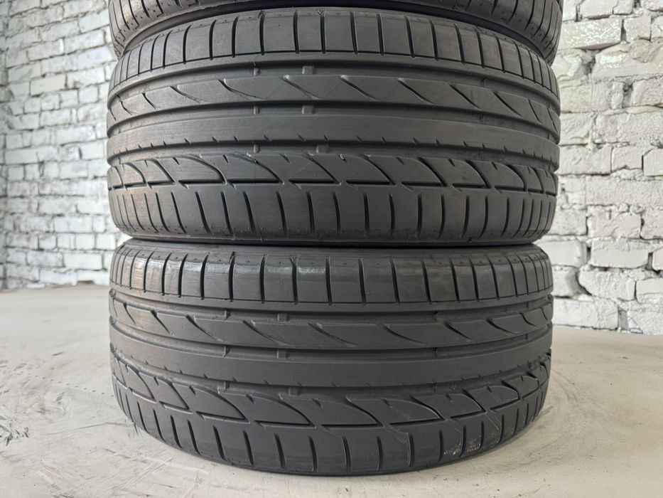 Літні шини Bridgestone 235/40 R19