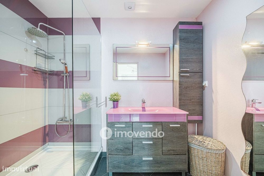 Moradia T4 com garagem e espaço exterior enorme, em Coruche