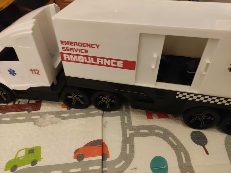 Samochód ambulans karetka Magic Trick action wader