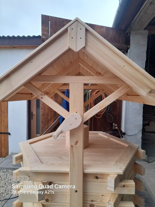 Studnia  ozdobna ogrodowa zabudowa