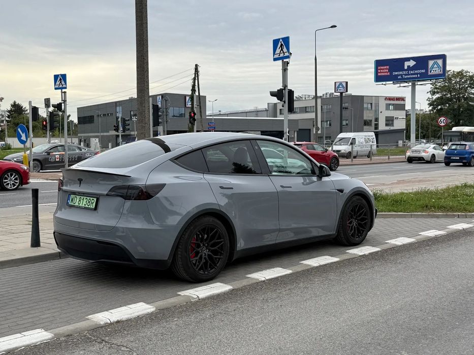 Tesla Y