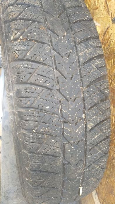 Зимова гума з дисками на таврію