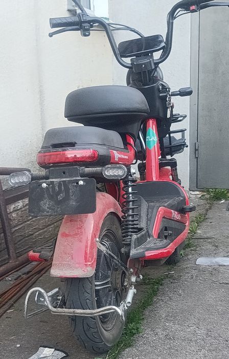 Електроскутер електровелосипед