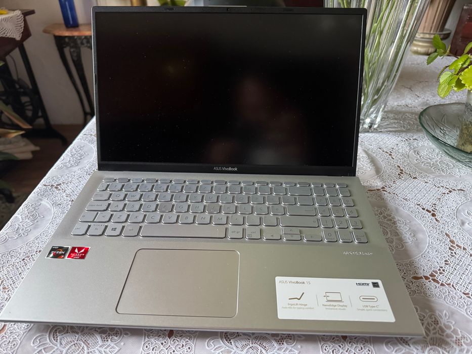 Portátil ASUS F512DA-R7AVXSB3.