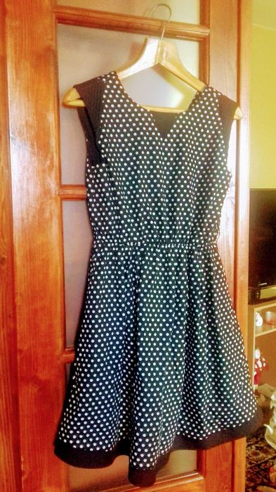 Платье нарядное белое в черный горошек и черное в белый горошек