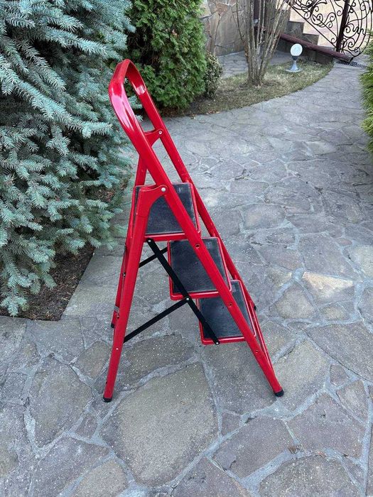 Лестница на 3 4 5 ступеньки с резиновыми ковриками. Драбина. Стремянка