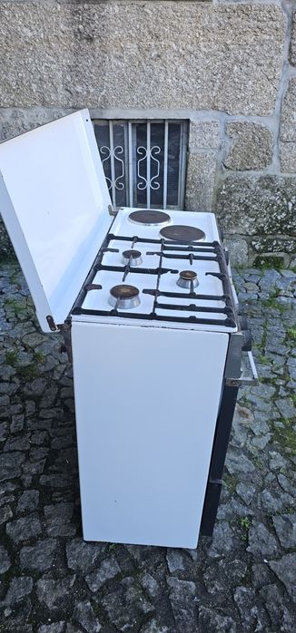 Fogão a gas e elétrico