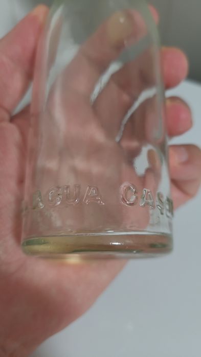 Garrafa gravada em alto relevo Agua Castello (Assis & Cª Ltdª)