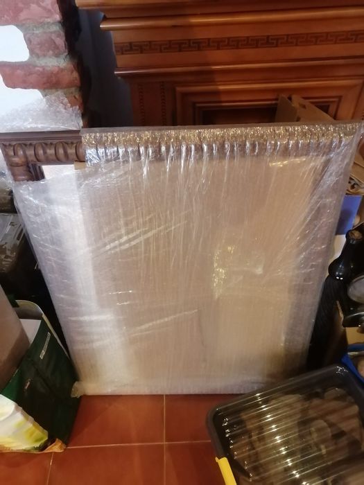 Espelho com moldura em madeira maciça