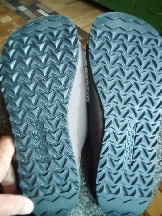 Продам чоловічі шльопанці 27 см ;     кросівки великого розміру 27;29;