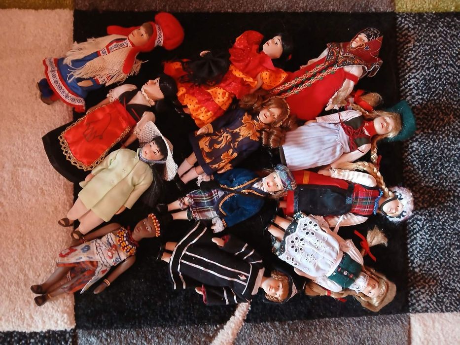 Продам коллекционых фарфоровых кукол