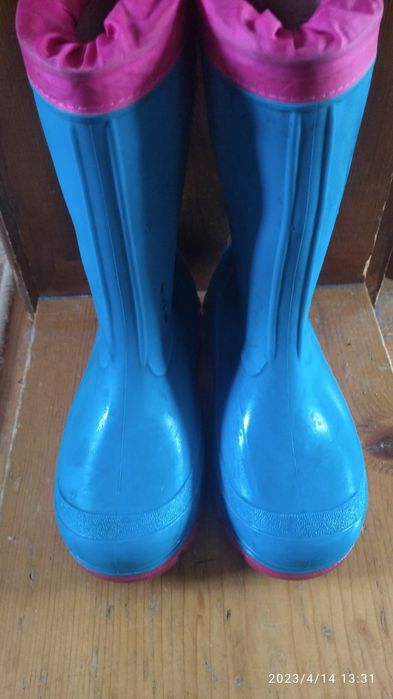 Резинові чобітки утеплені,утеплювач не витягується,35розмір.