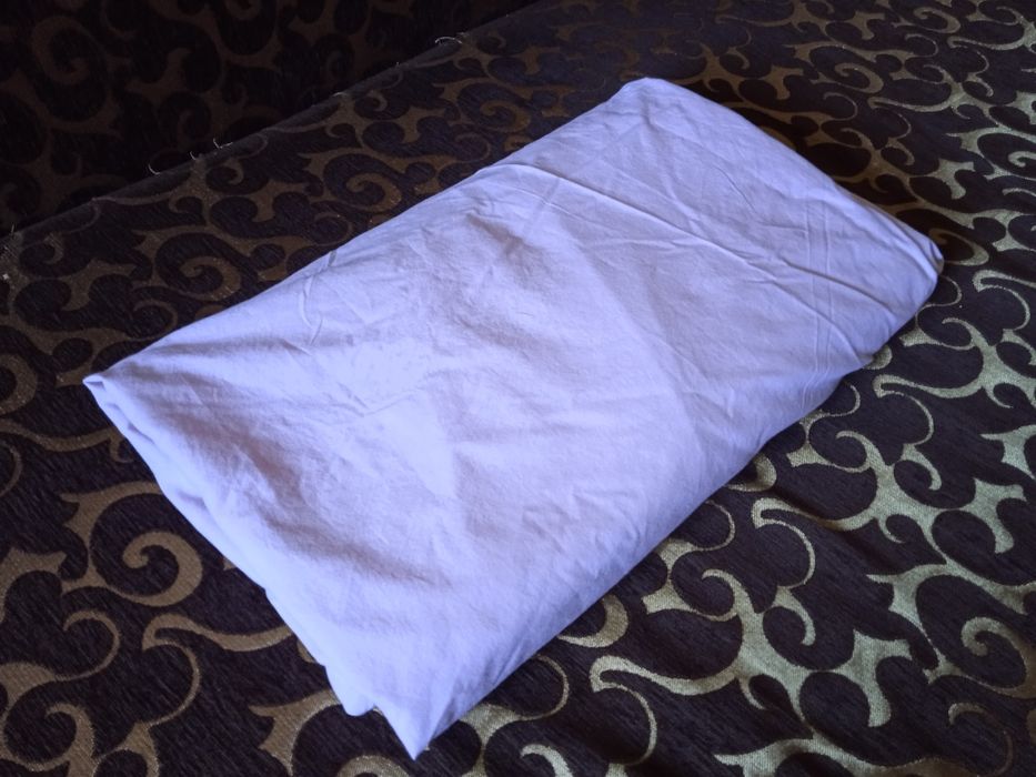 Хлопковая простынь на резинке Tesco. 137х190+25